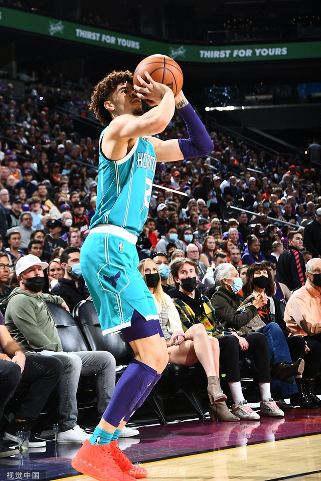 他在与对手 他在与对手